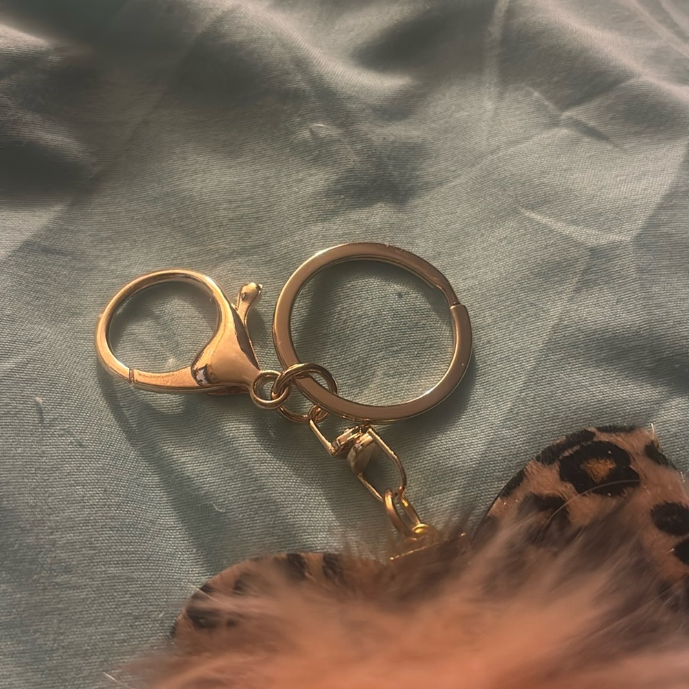 Boutique Leopard Animal Print Pom Pom Bling Bow Bag charm Keychain New - Picture 5 of 7